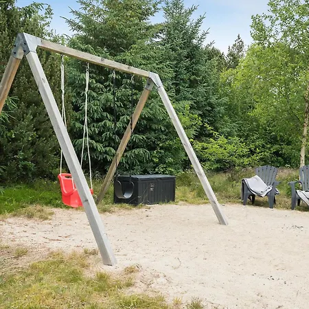 Three-bedroom In Feriehus *