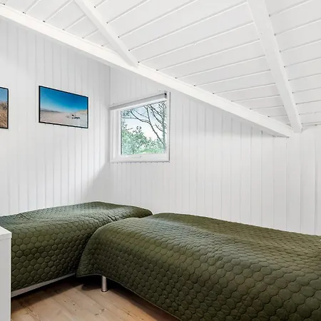 Three-bedroom In Feriehus