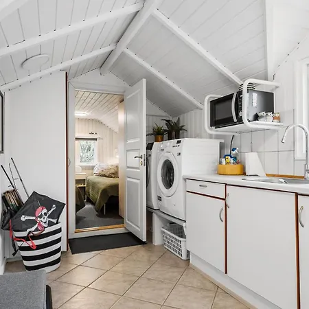 Three-bedroom In Feriehus *